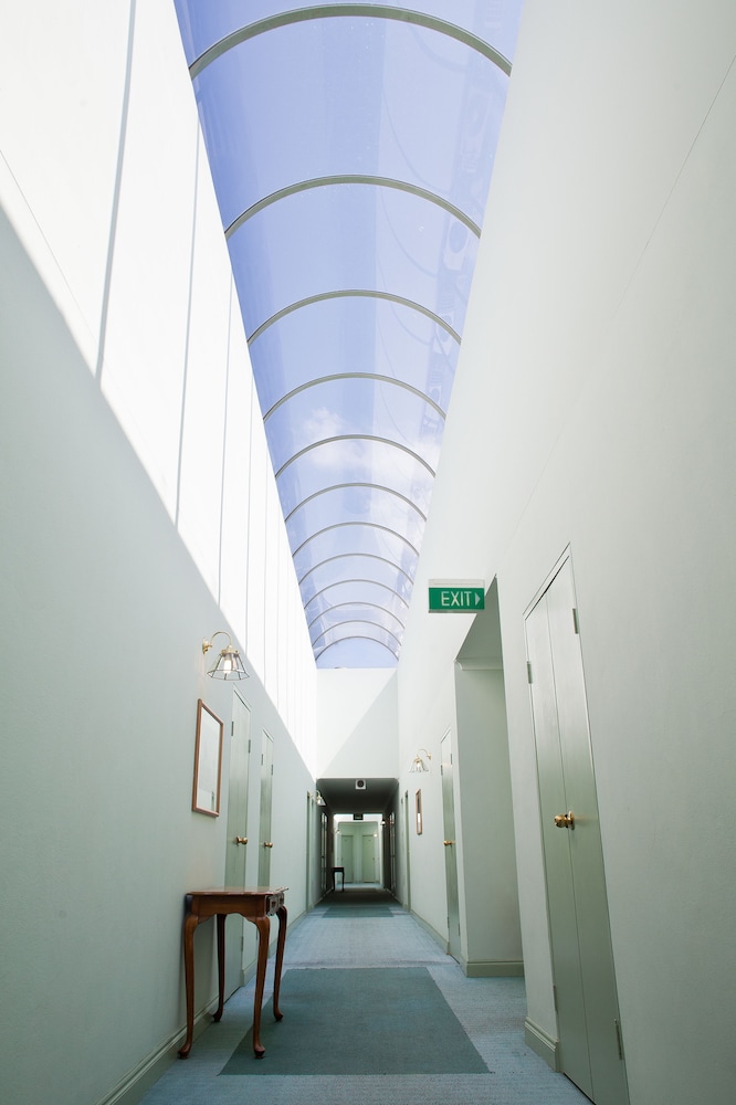 Belmore All-Suite Hotel 28/54