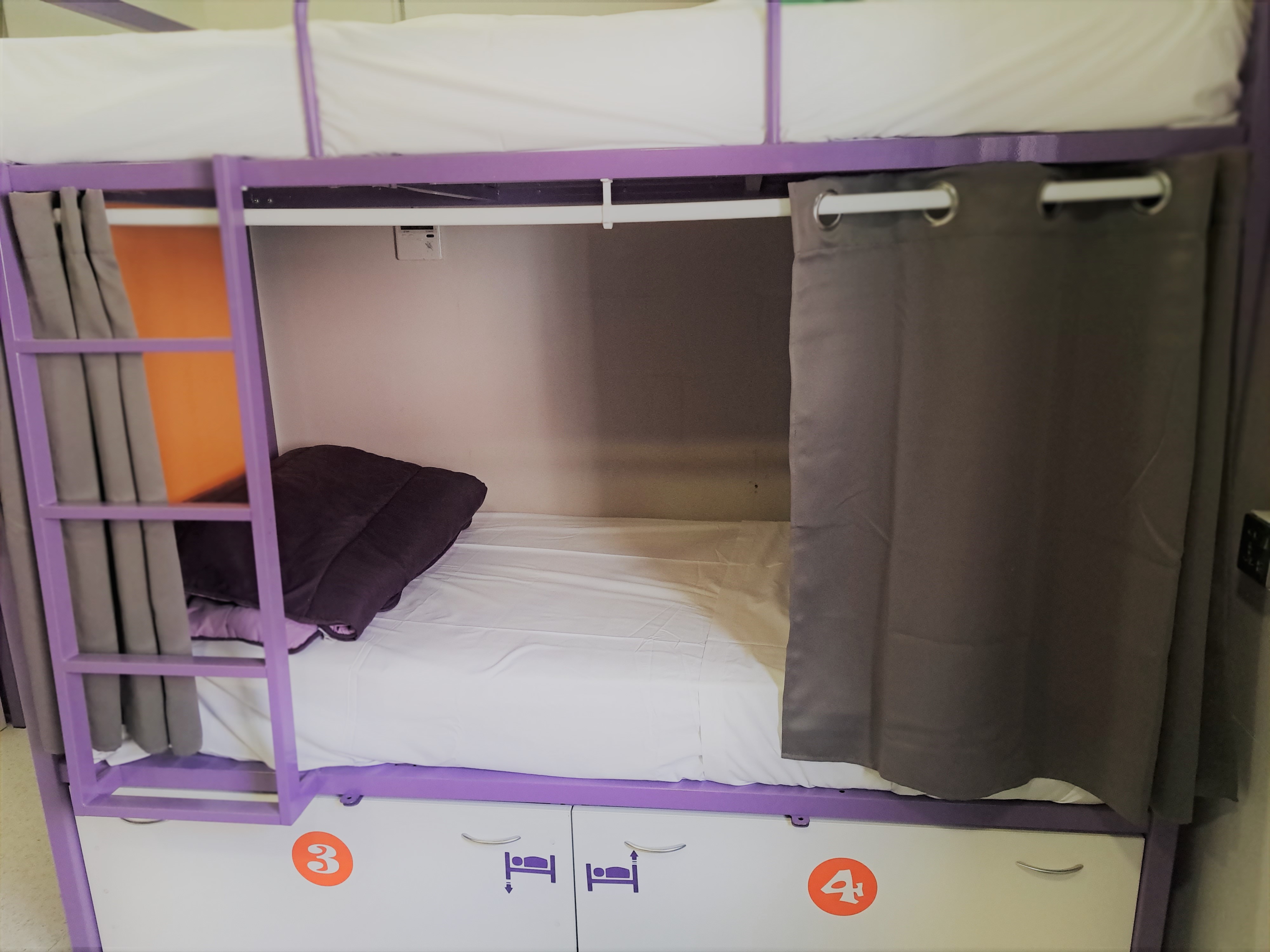 Scout Madrid Hostel 8/30