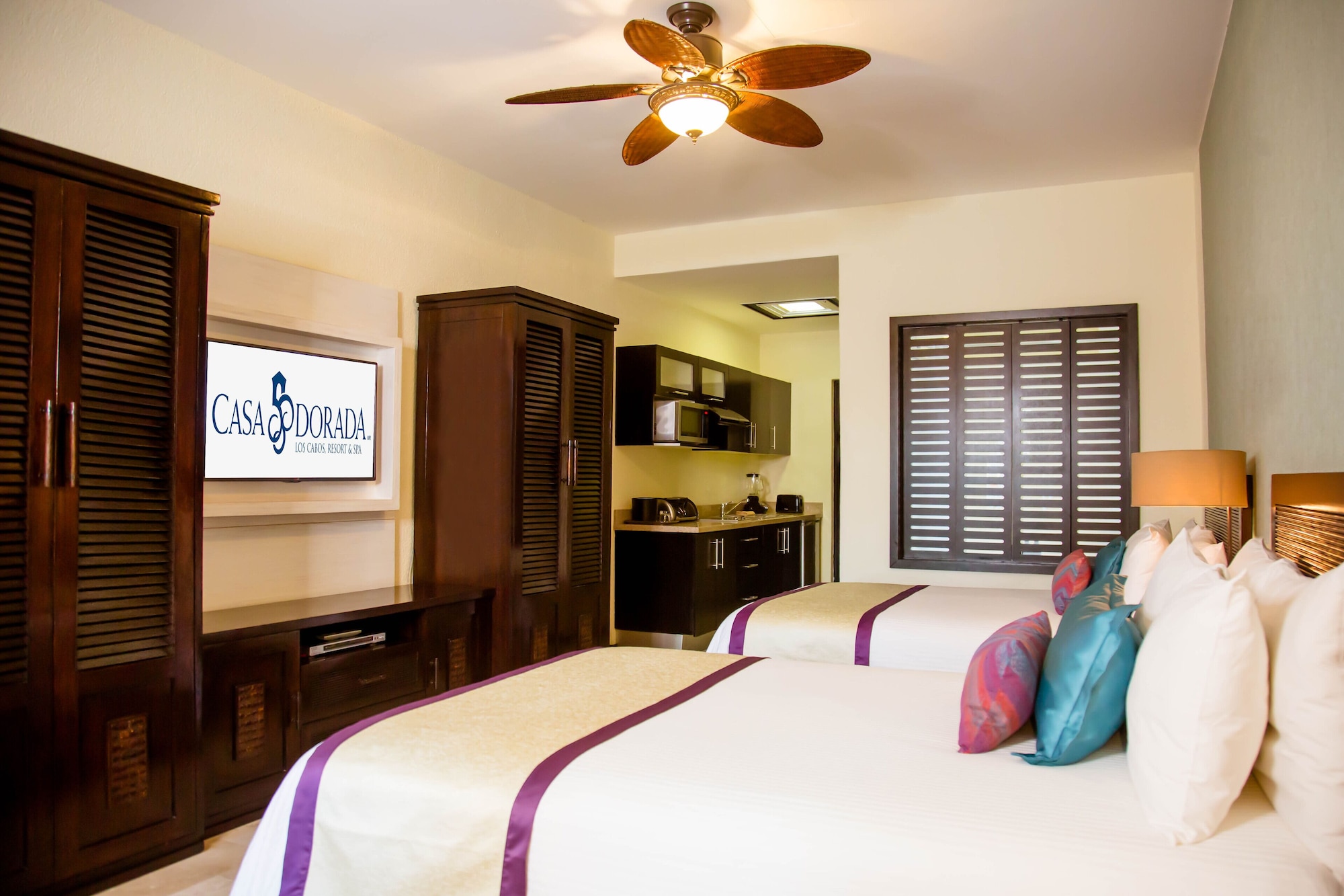 STANDARD ROOM TWO DOUBLE BEDS GARDEN VIEW