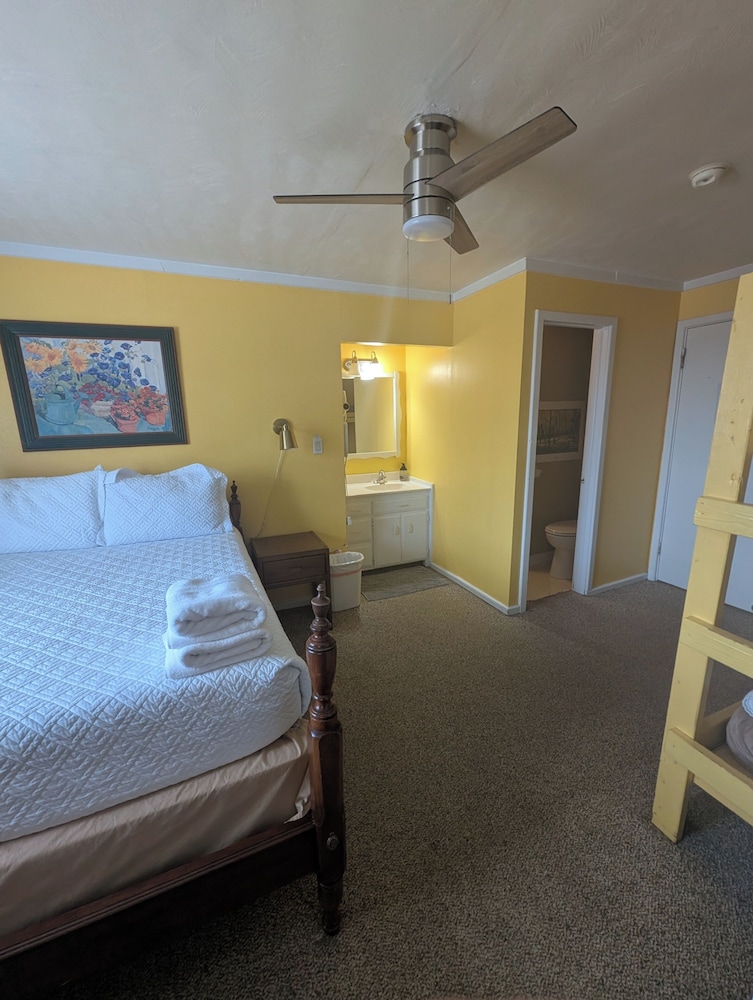 Inn the Clouds Hostel & Inn 21/75
