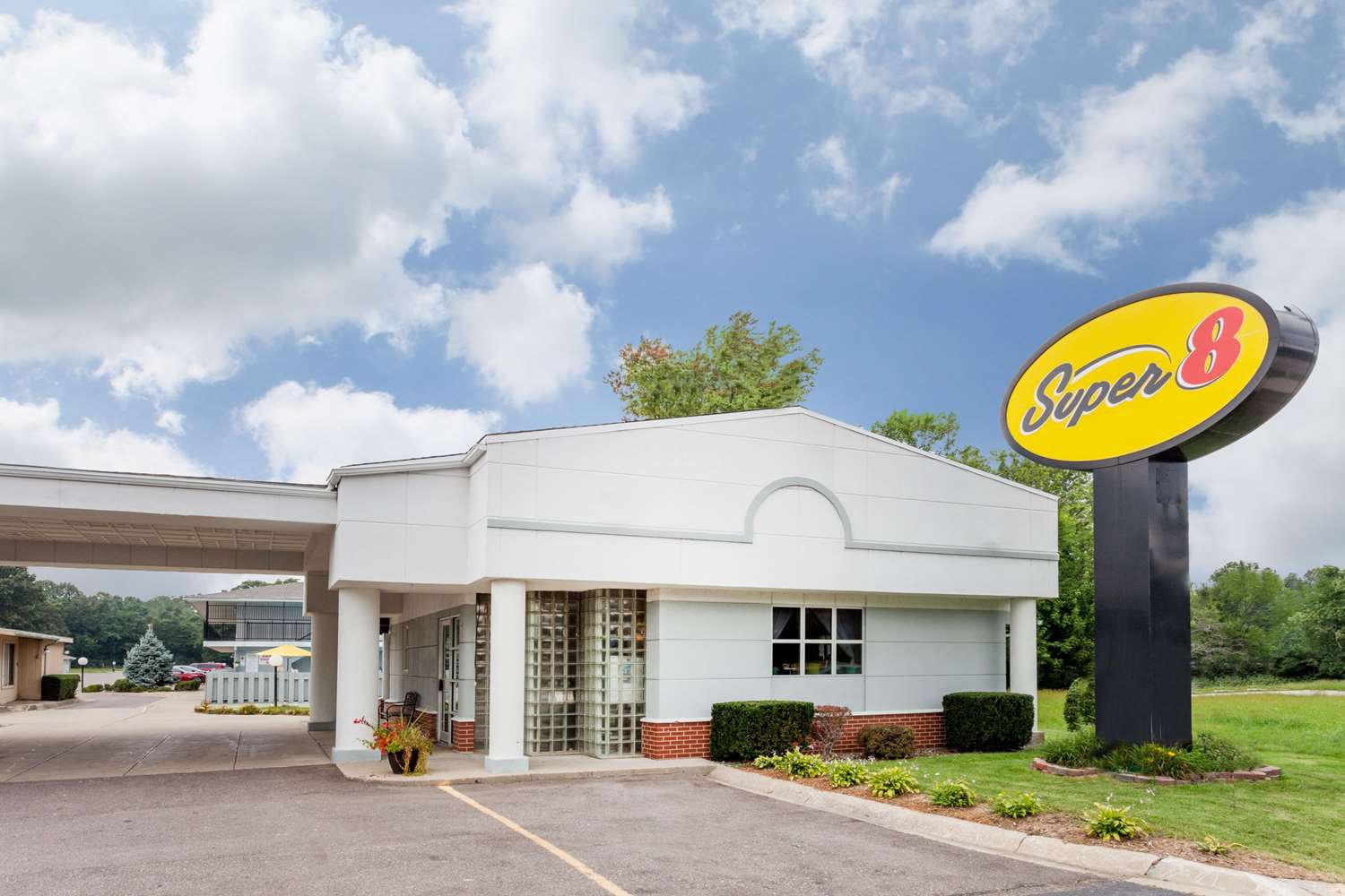 Super 8 By Wyndham Stevensville 3/6