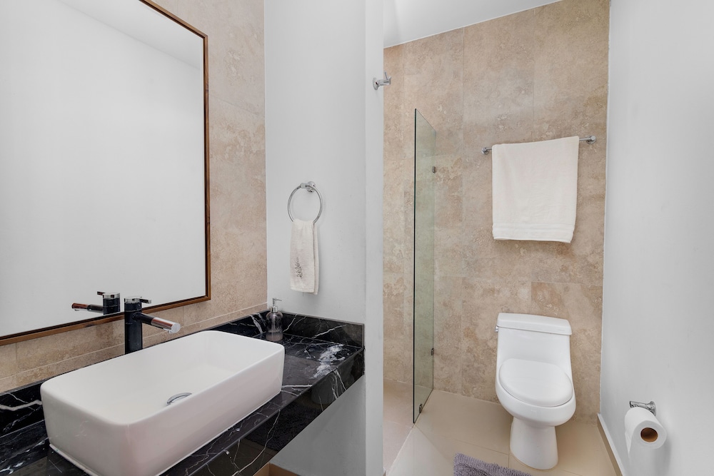 Angelina 28 Beachfront by Nah Hotels 52/53