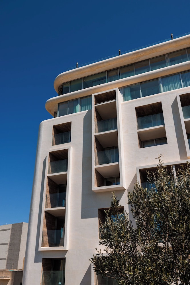 Reef Hotel & Spa in BUGIBBA