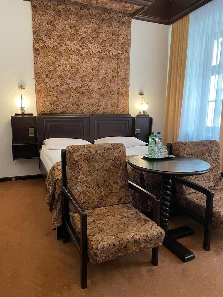 Dwor Polski Hotel 6/50
