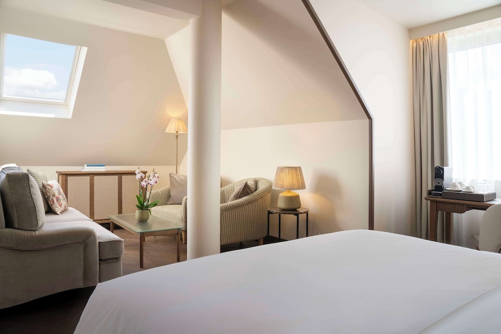 Brunfels Hotel, in the Unbound Collection by Hyatt 14/55