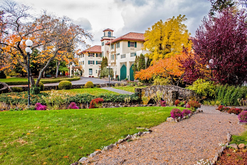 Columbia Gorge Hotel And Spa 59/62