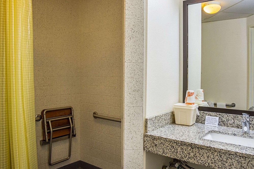 Quality Inn & Suites Clackamas - Portland 12/43