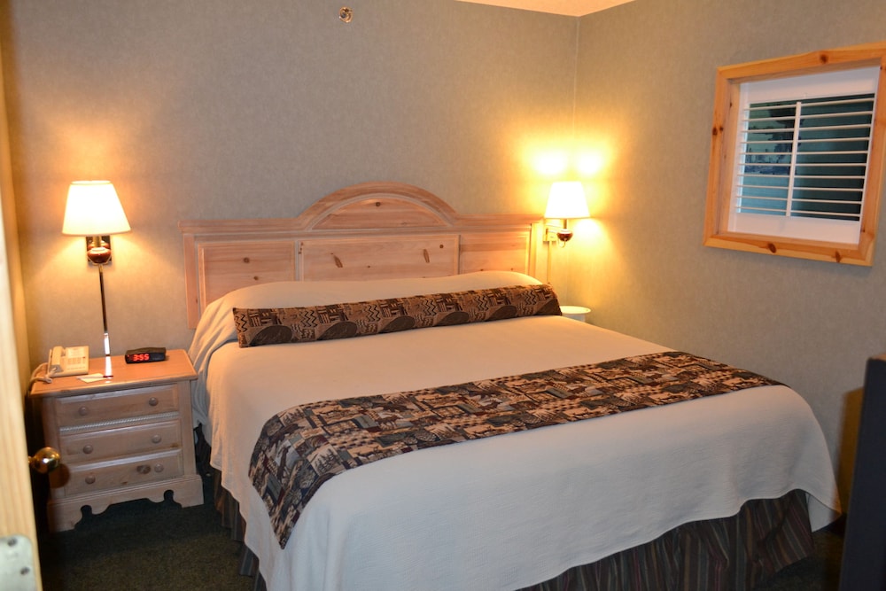 Stafford's Crooked River Lodge & Suites 10/41