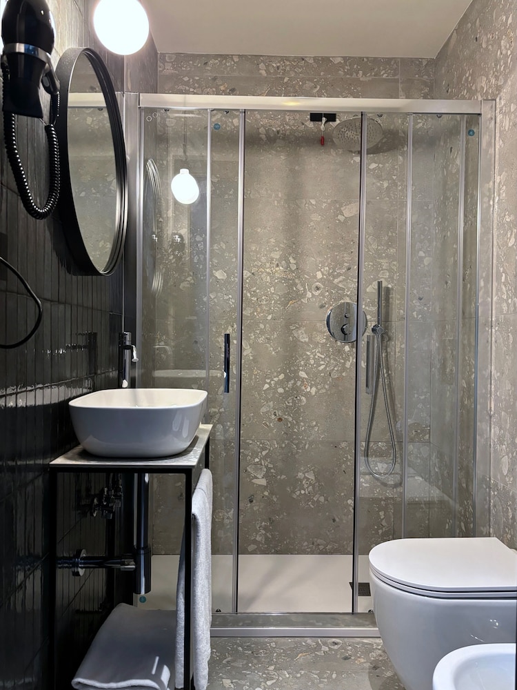 AV Hotel Milano 49/55