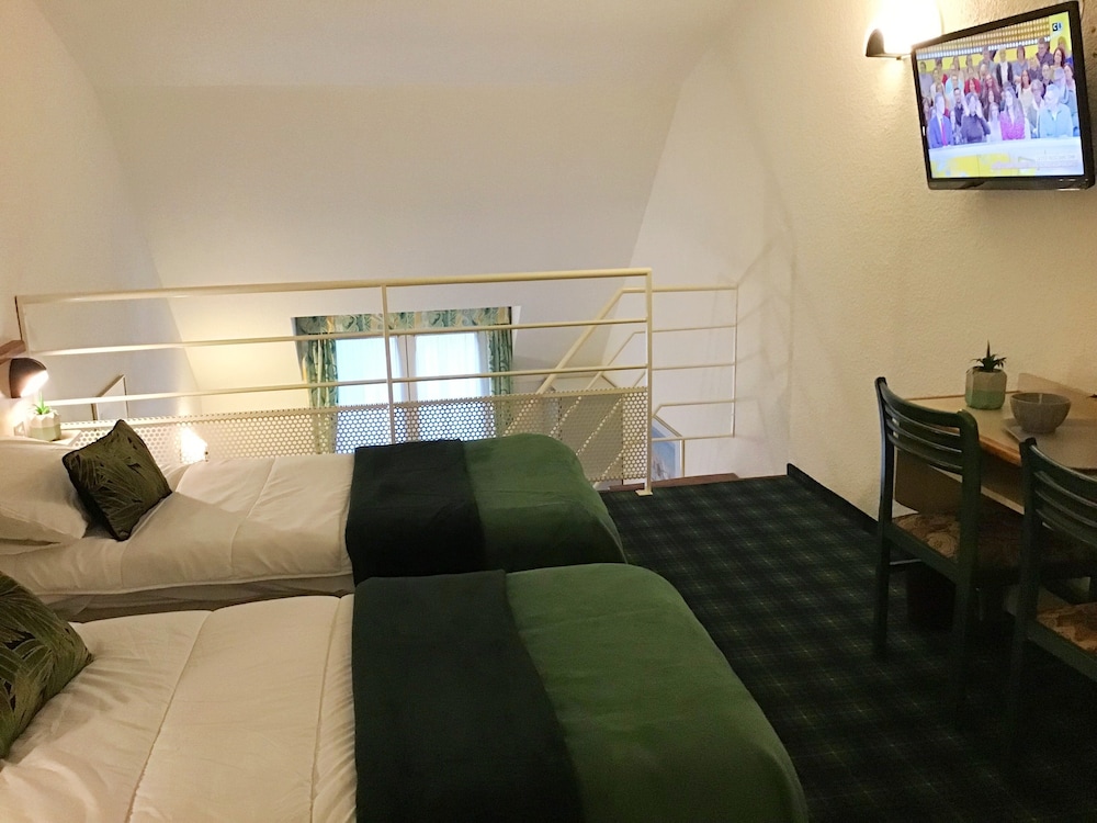 Hotel Christ Roi 30/64