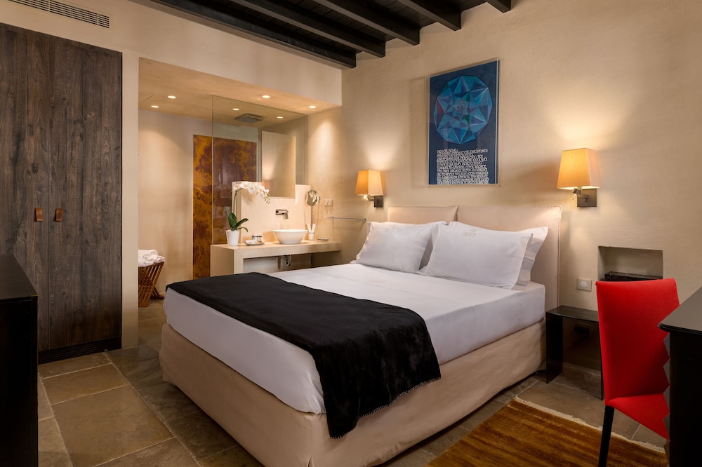 SUITE, QUEEN BED, BALCONY