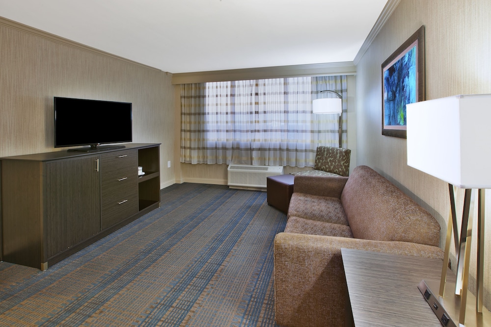 Holiday Inn Columbus Downtown Capital Square 42/65