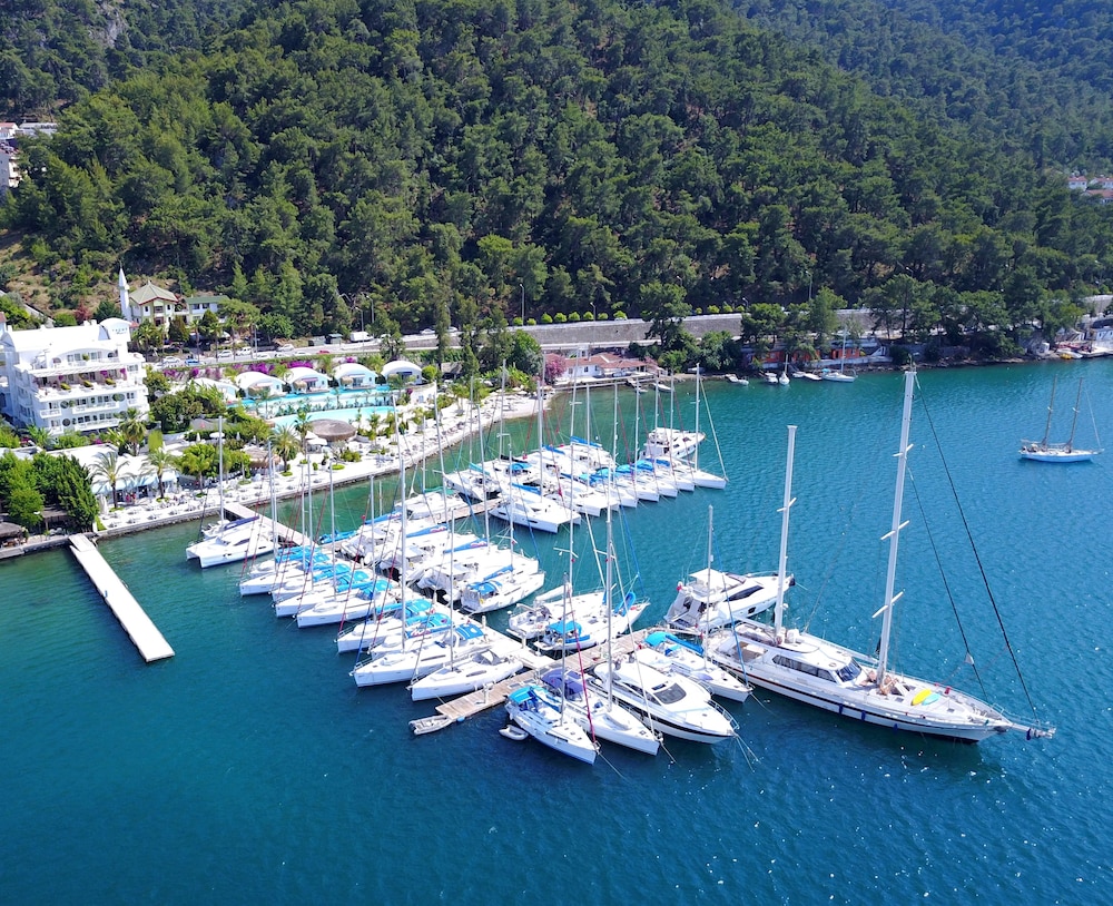 Yacht Classic Hotel - Boutique Class 84/88