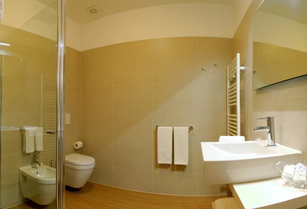HOTEL BAVARIA 12/30