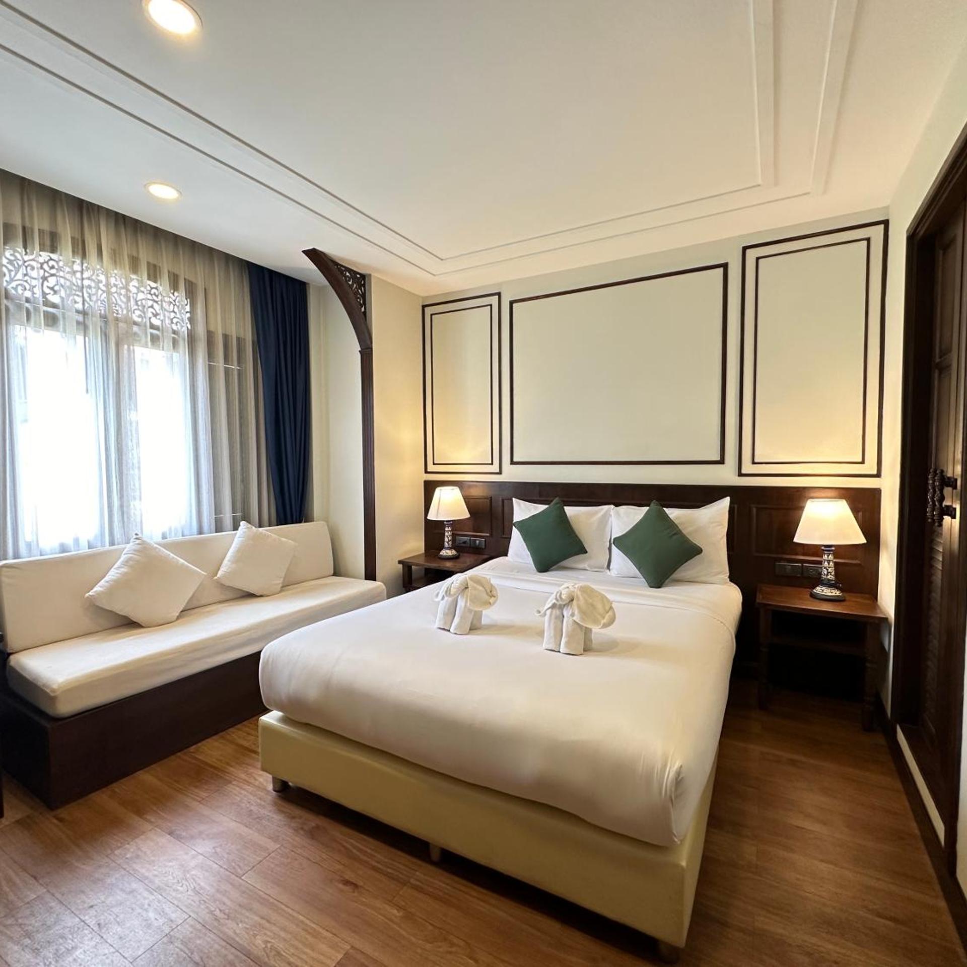 STANDARD, QUEEN BED