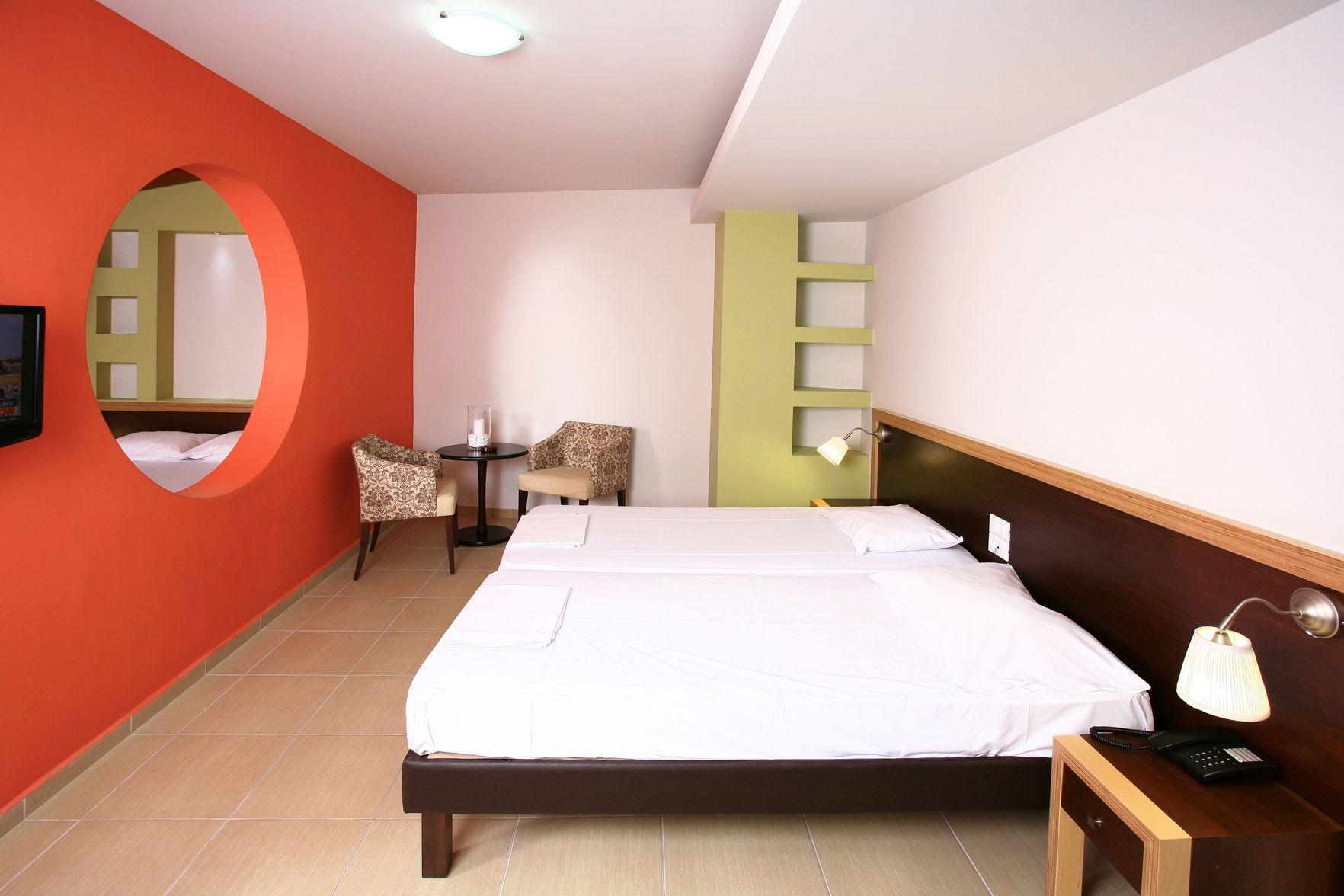 2 BEDROOMS, FAMILY