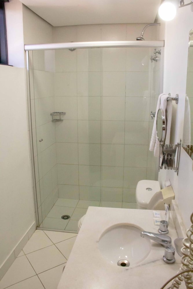 Twin Towers Flat 56/62