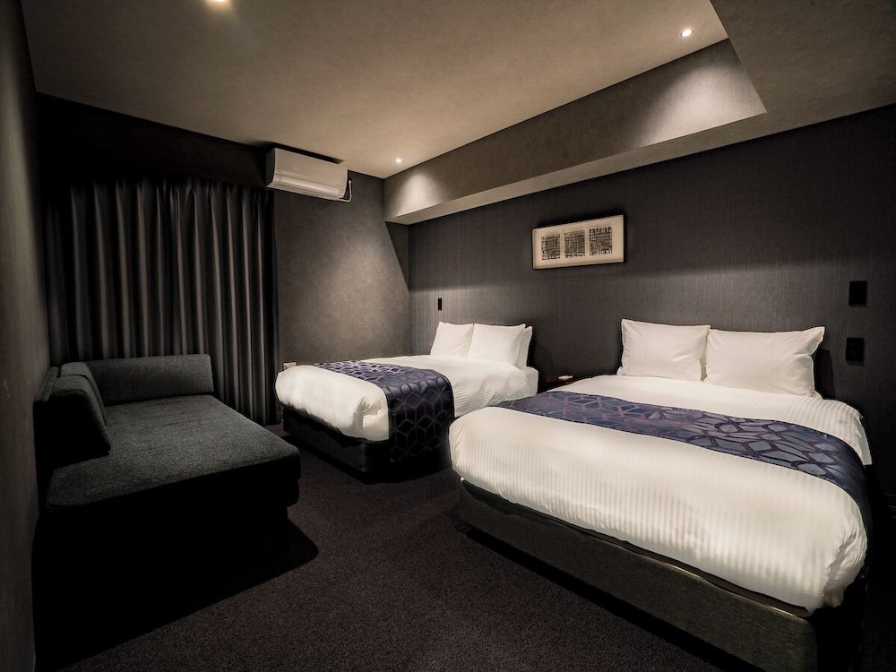 DELUXE, SUITE