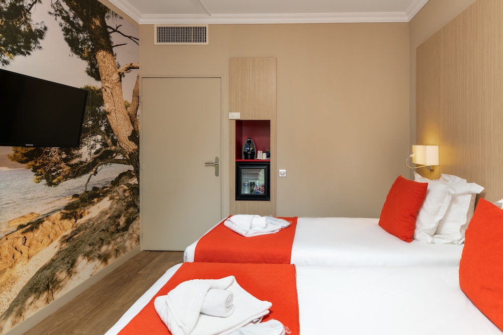 ROOM, TWIN BEDS, BALCONY