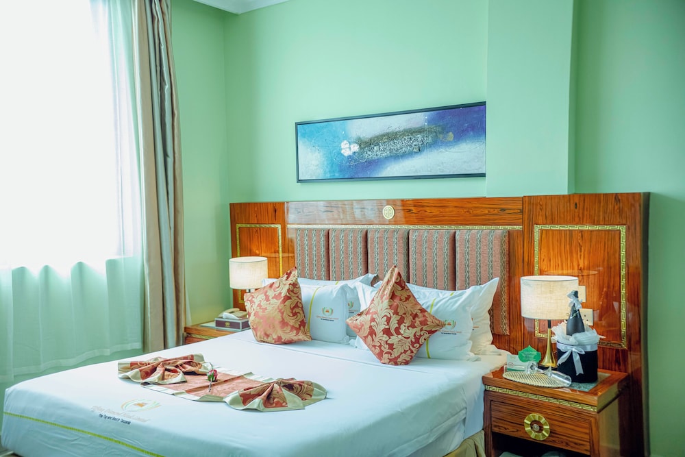 Tiffany Diamond Hotel Makunganya Street 21/66