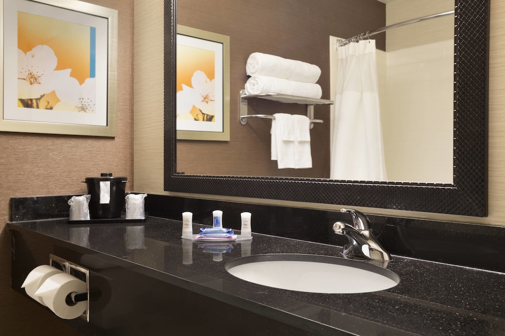 Fairfield Inn & Suites Dallas Plano 25/34