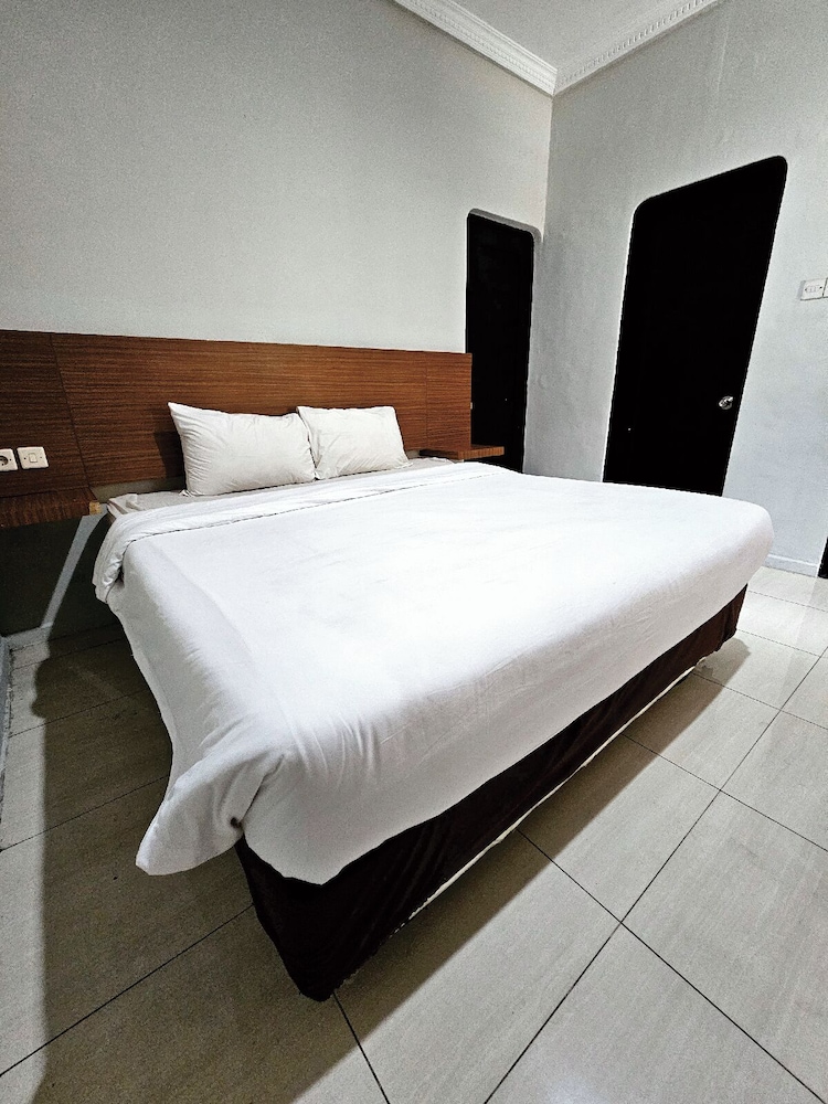 Airlangga Hotel 37/62