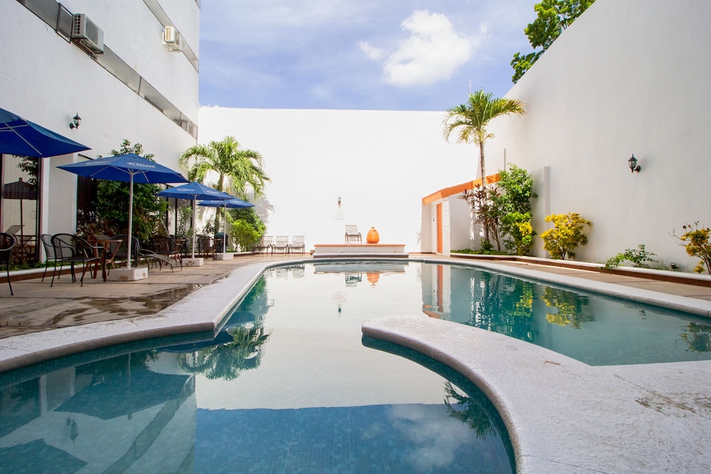 Hotel Ambassador Merida 58/72