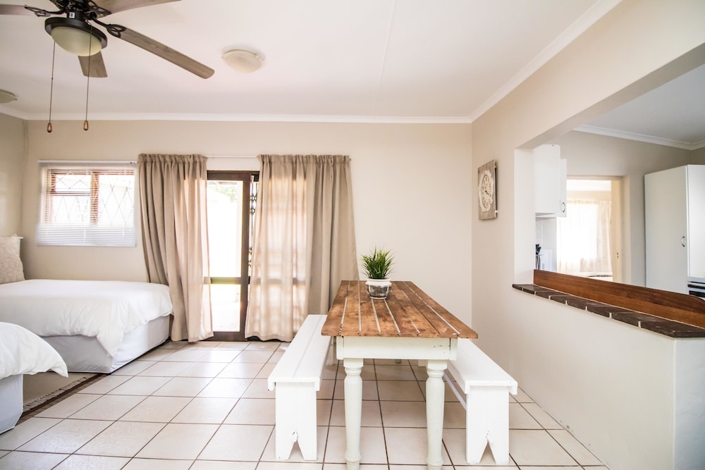 Little Rose Guesthouse & Self-Catering 13/50