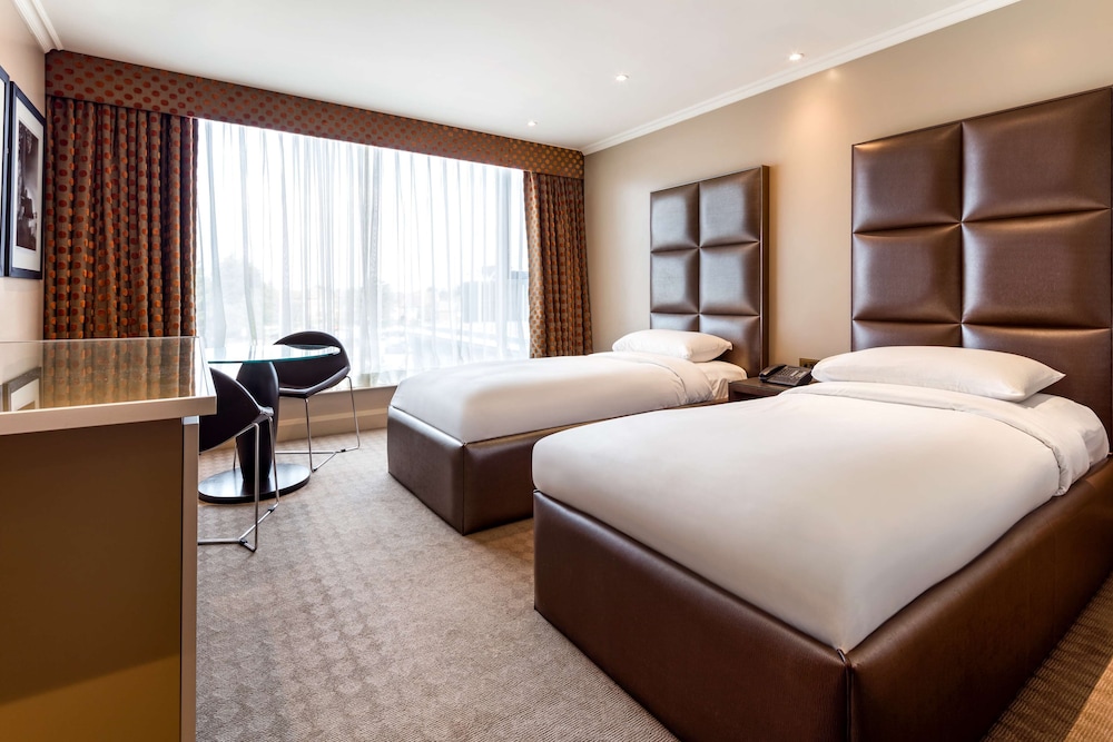 Radisson Blu Hotel, London Heathrow 12/55