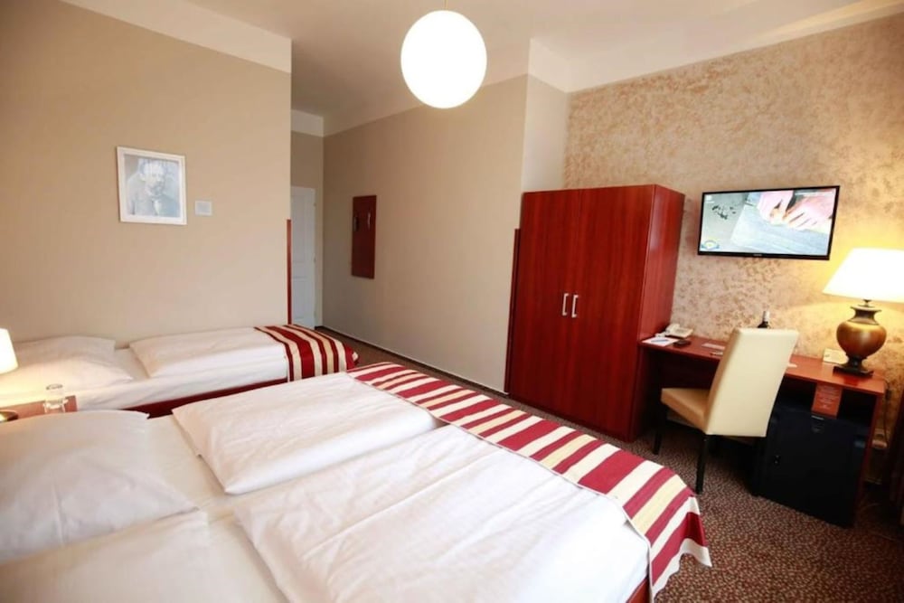 Metropolitan Old Town Hotel 17/63
