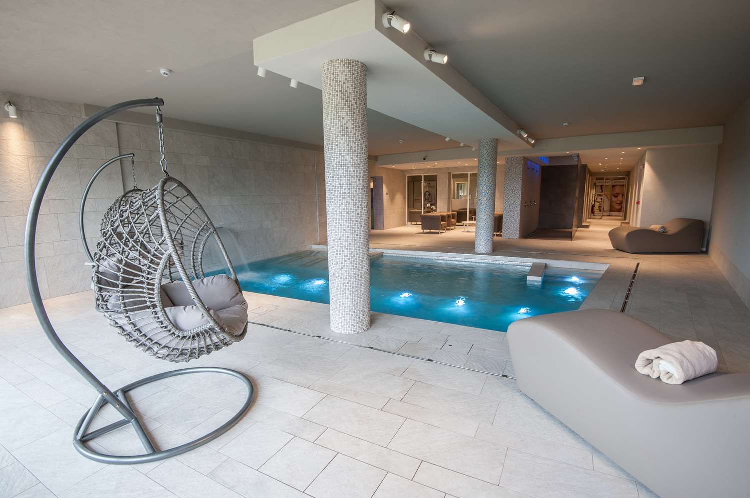 swimming pool spa