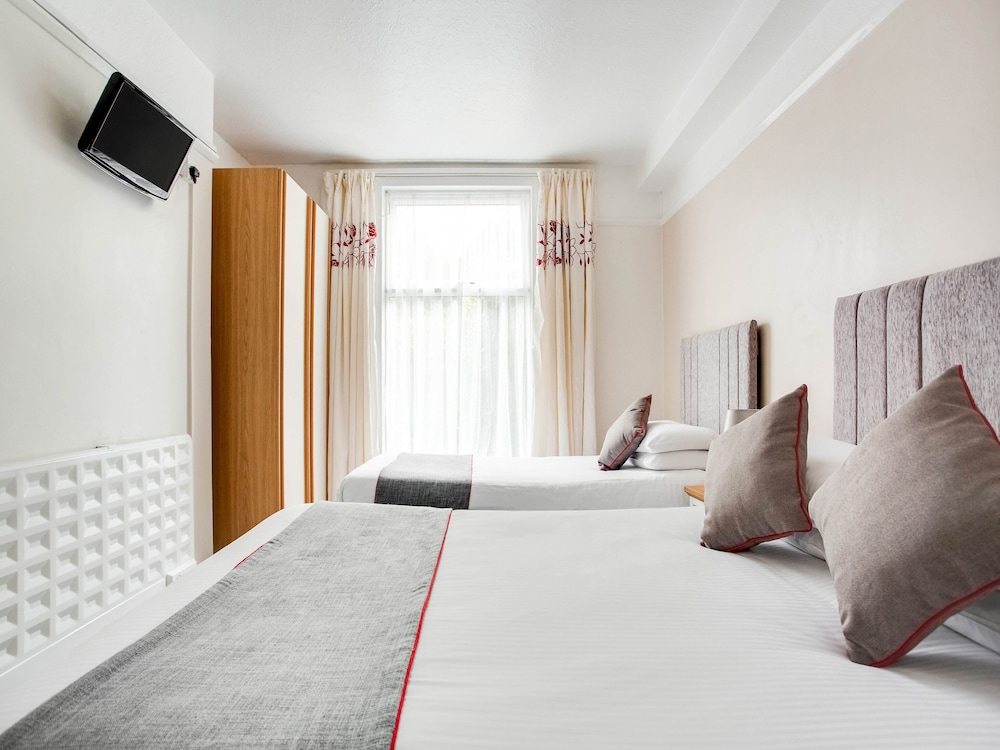 Oyo Godolphin Arms Hotel 21/67
