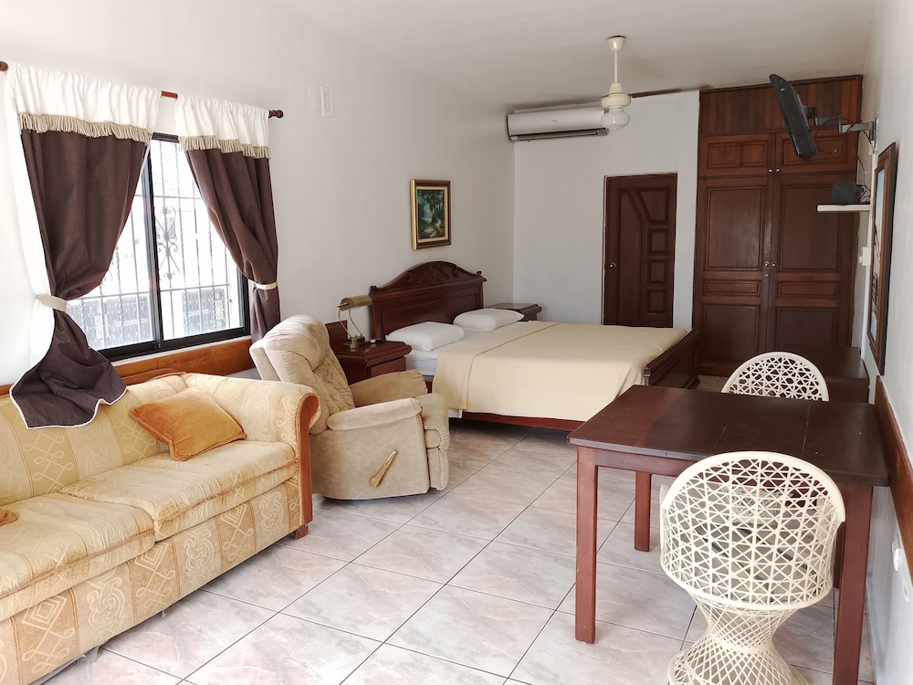 Hotel Garant & Suites 27/49