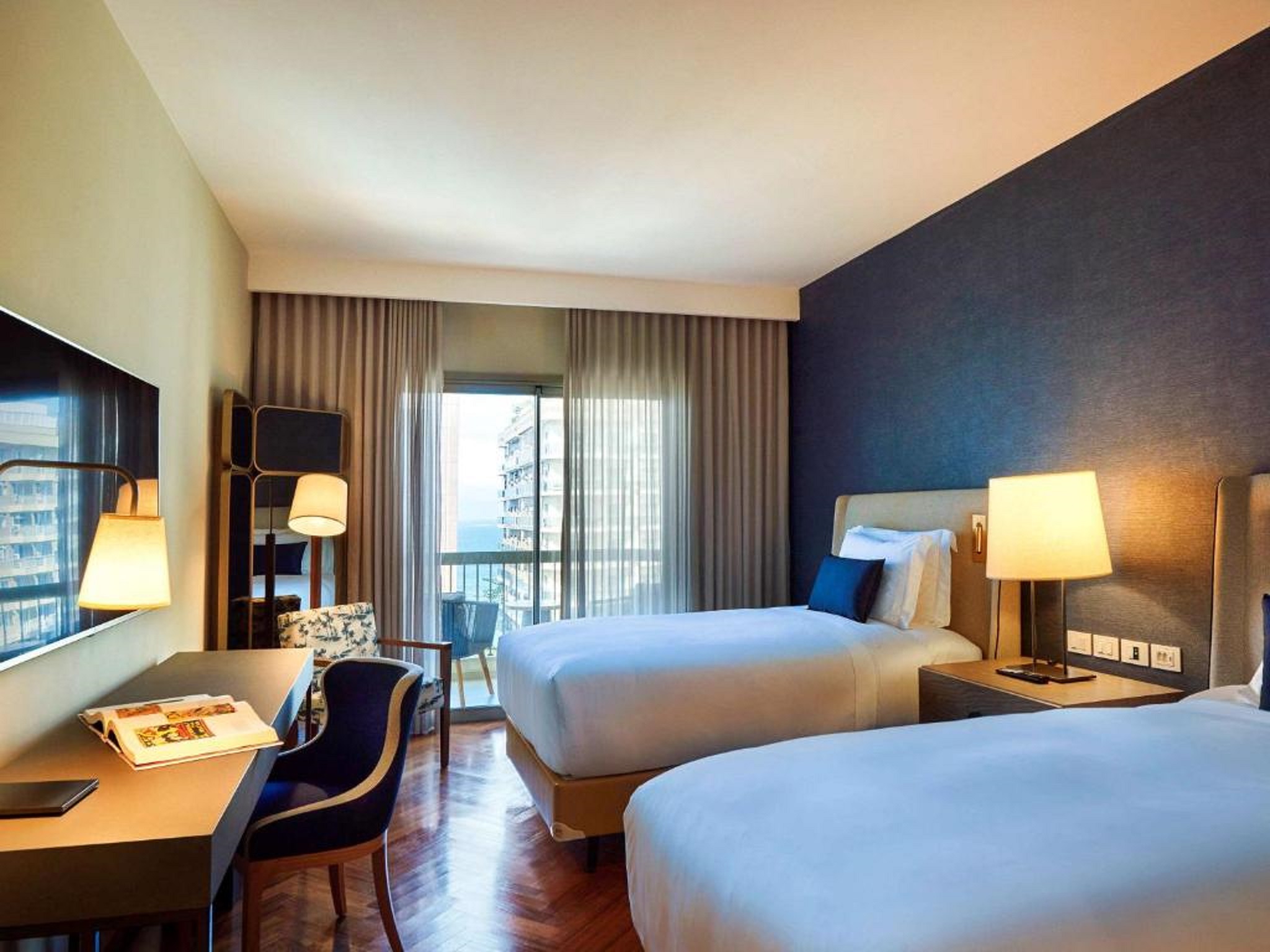 Room, 2 Beds, City View