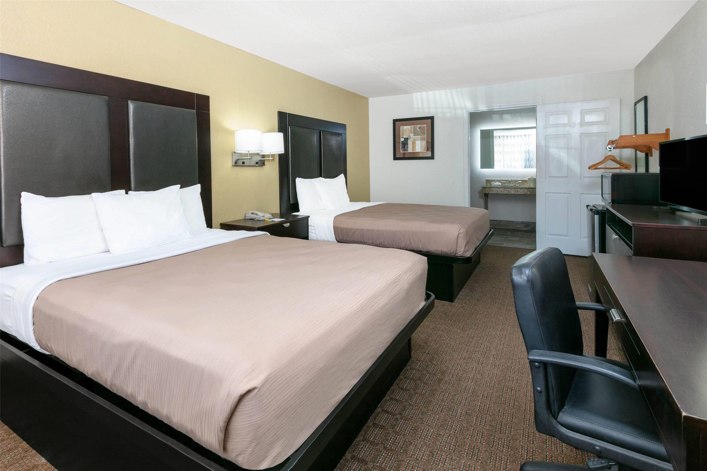 Days Inn By Wyndham Granbury 22/49