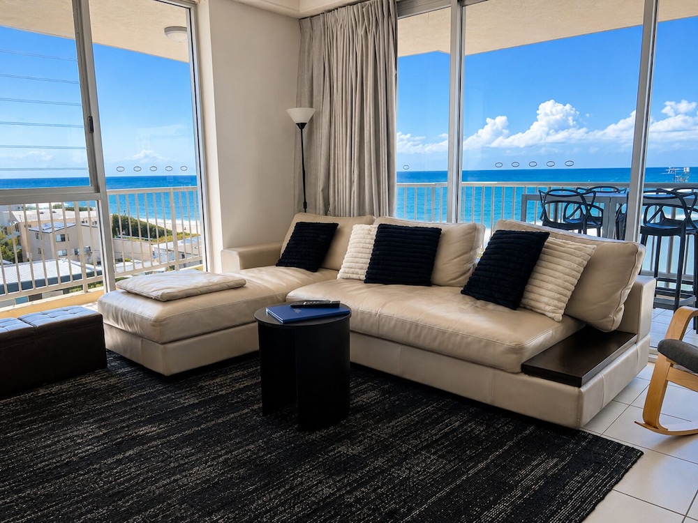 ON THE BEACH RESORT BRIBIE ISLAND 24/50
