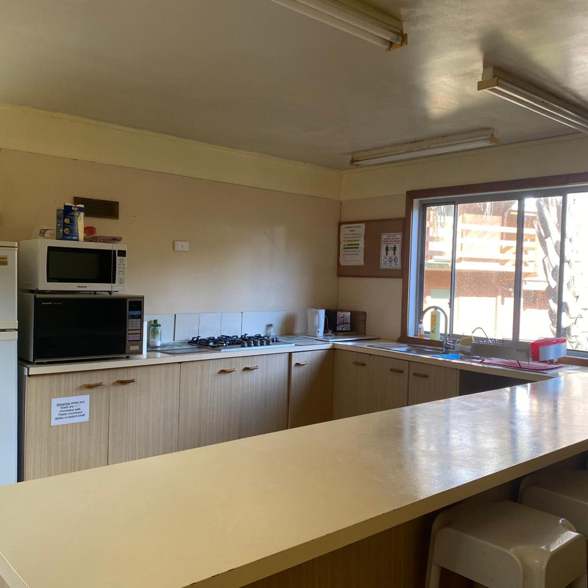 MOUNTAIN CREEK MOTEL 8/50
