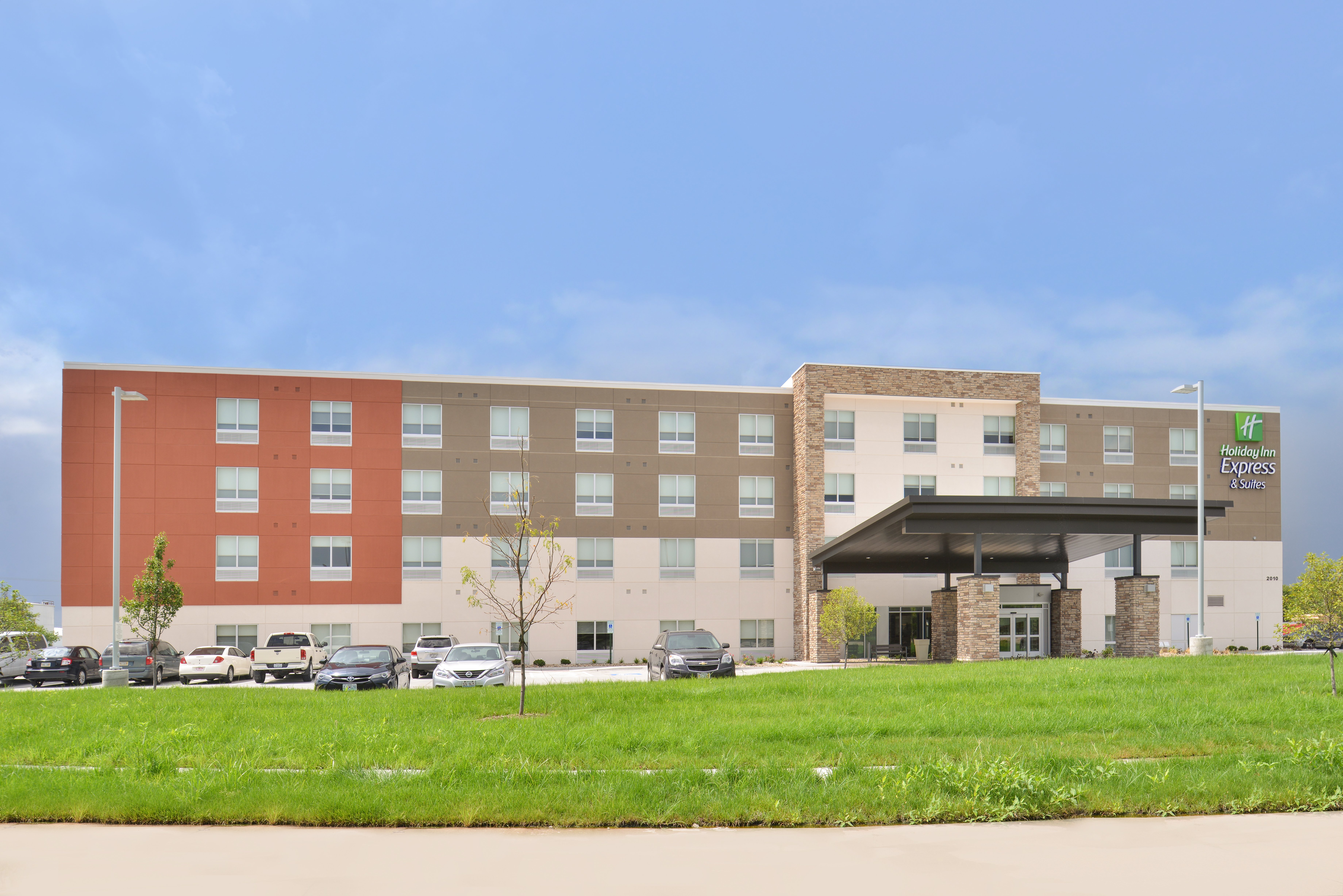 Holiday Inn Express & Suites OMAHA AIRPORT 2/64