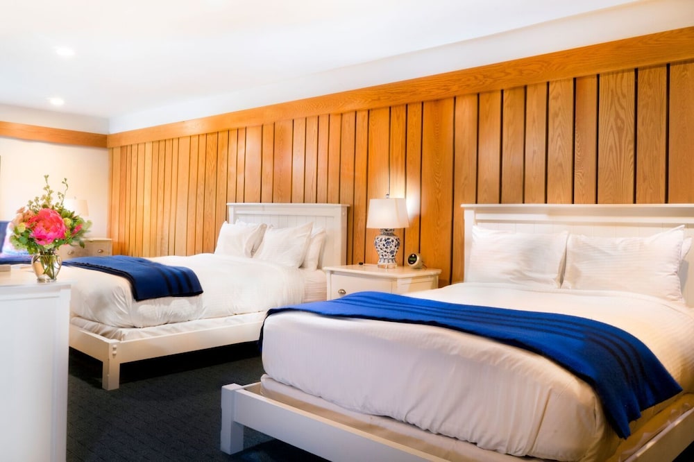 DELUXE, 2 QUEEN BEDS