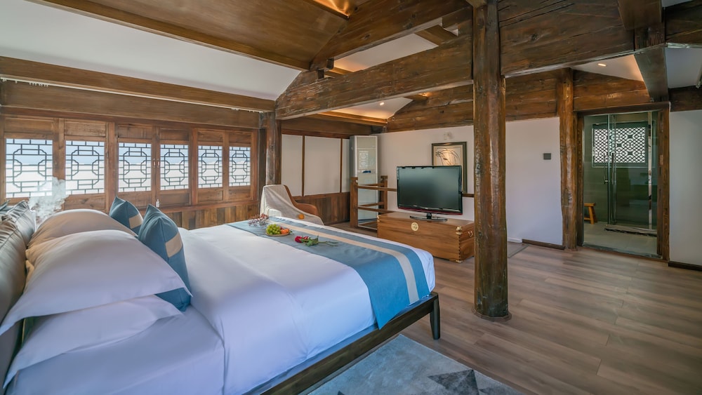 LOFT, SUITE, KING BED