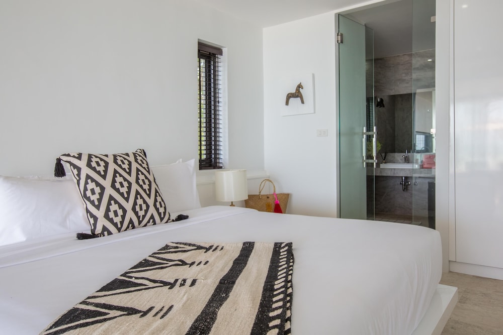 SKYE BEACH HOTEL 10/50