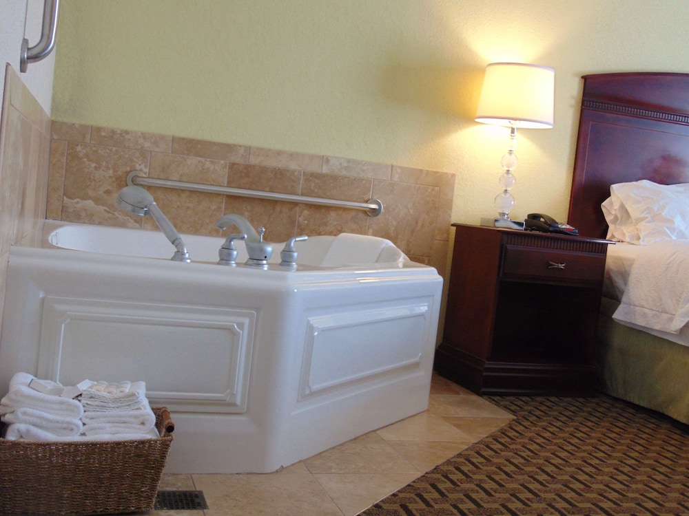 Hampton Inn & Suites Cleveland-Mentor 13/45