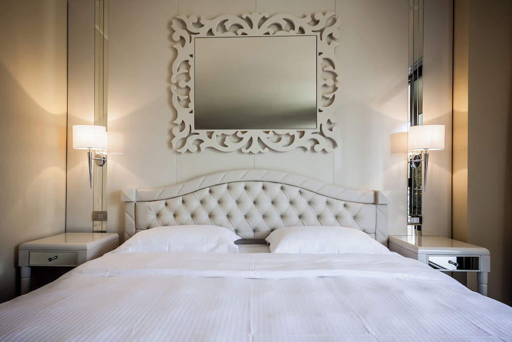 STANDARD, DOUBLE BED, LAKE VIEW, BALCONY