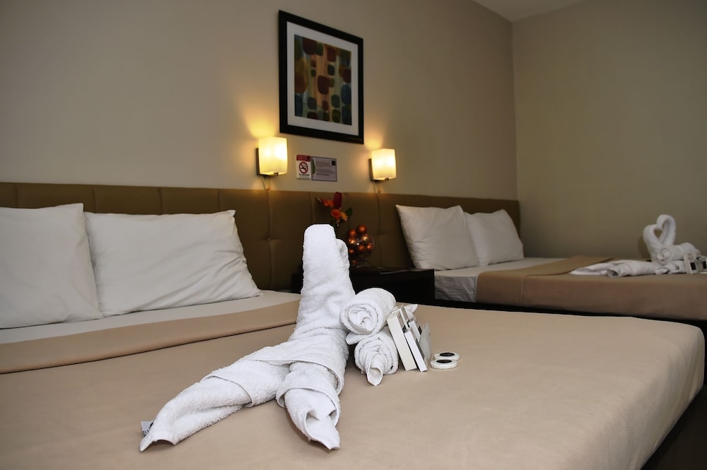Columbus Plaza Hotel 17/55