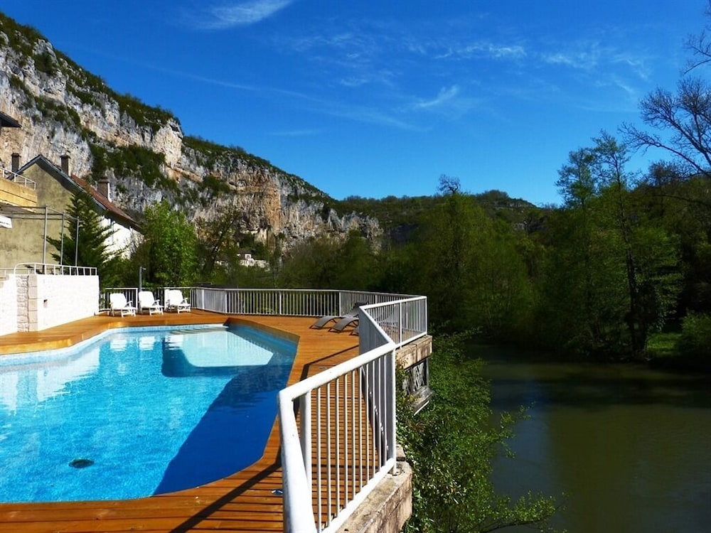 Hotel des Grottes 34/45