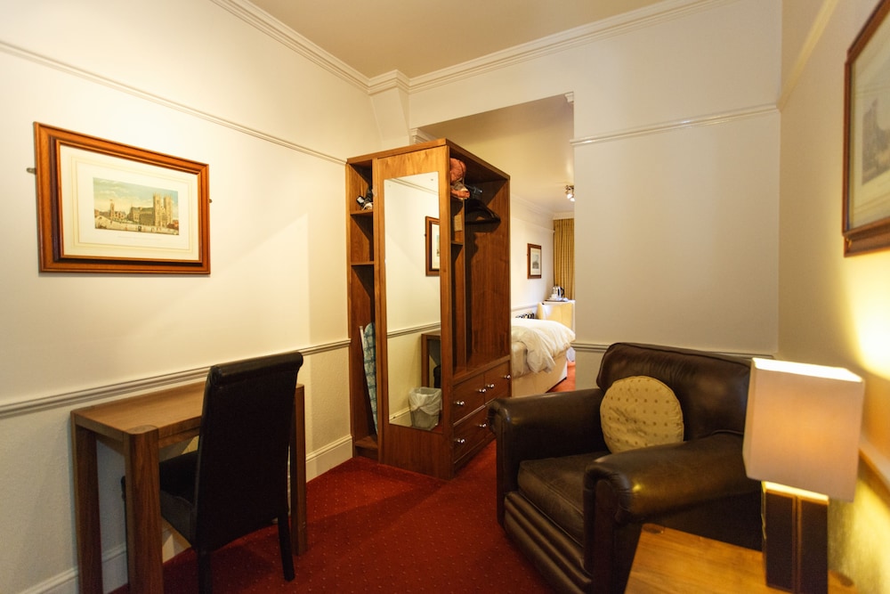 Morgan Hotel 27/35