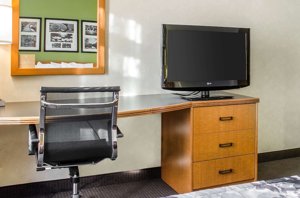 Sleep Inn And Suites Bensalem 30/33