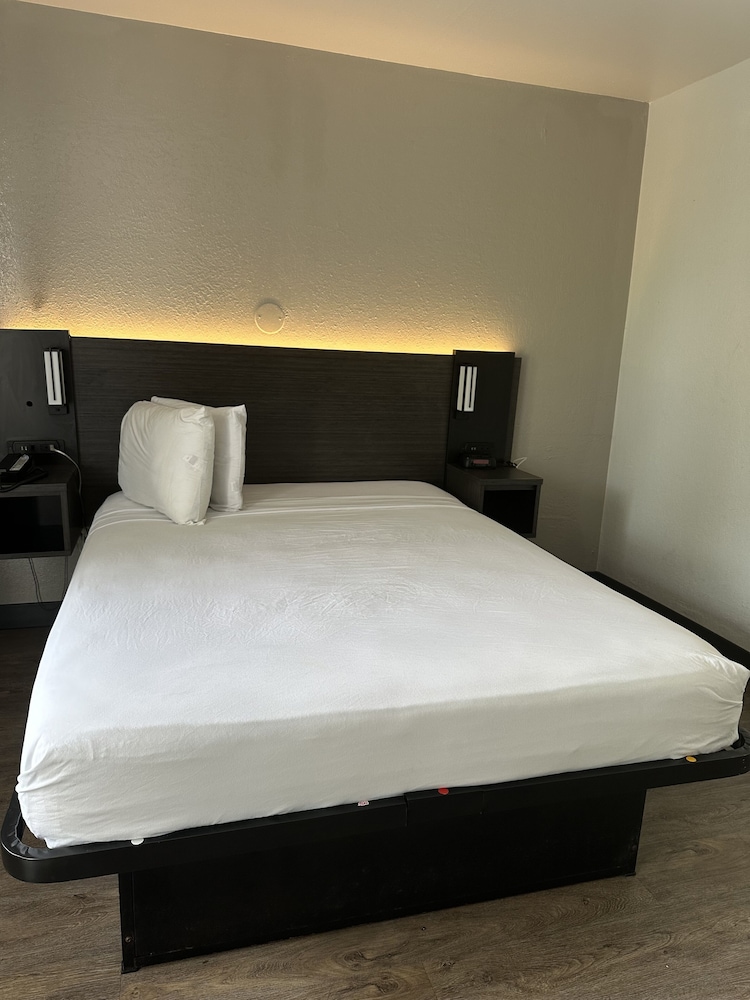 Motel6 Jacksonville, FL - Orange Park 36/60