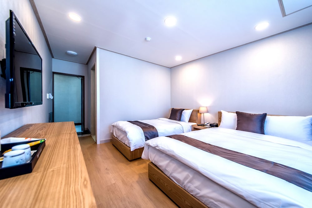 Zamong Hotel 20/48