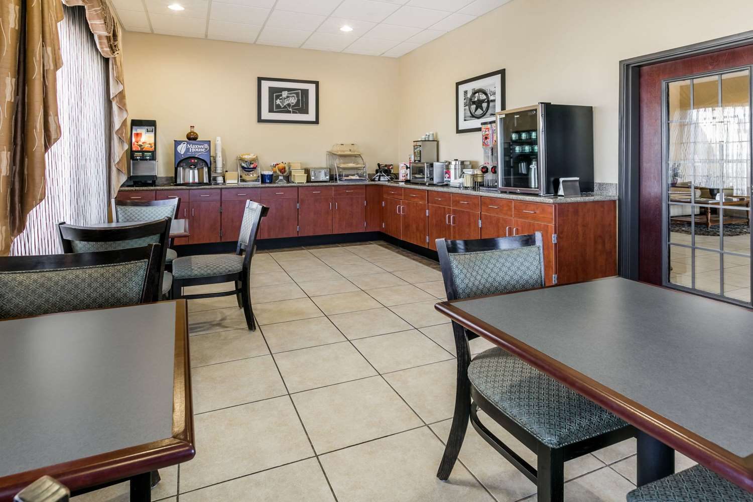 Days Inn by Wyndham Salado 15/24